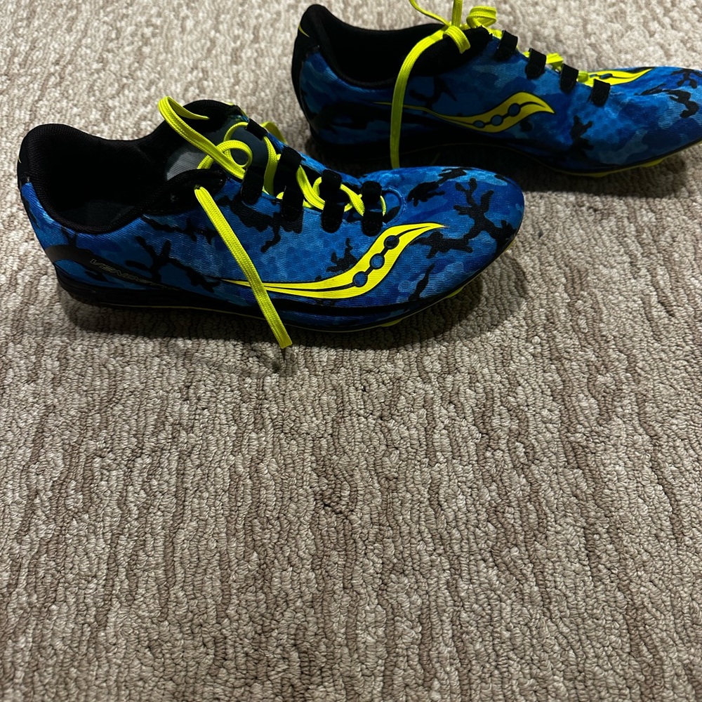Blue and yellow Saucony Vendetta 6  track shoes (238)